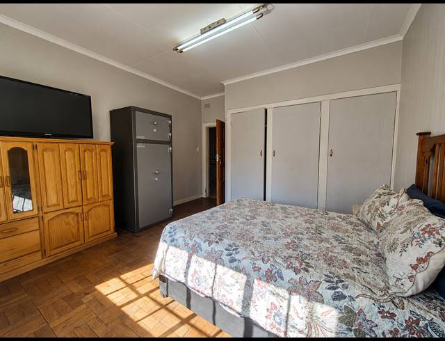 5 BEDROOM HOUSE FOR SALE IN UNITAS PARK